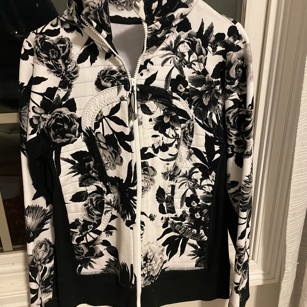 Lululemon old school jacket NWOT.